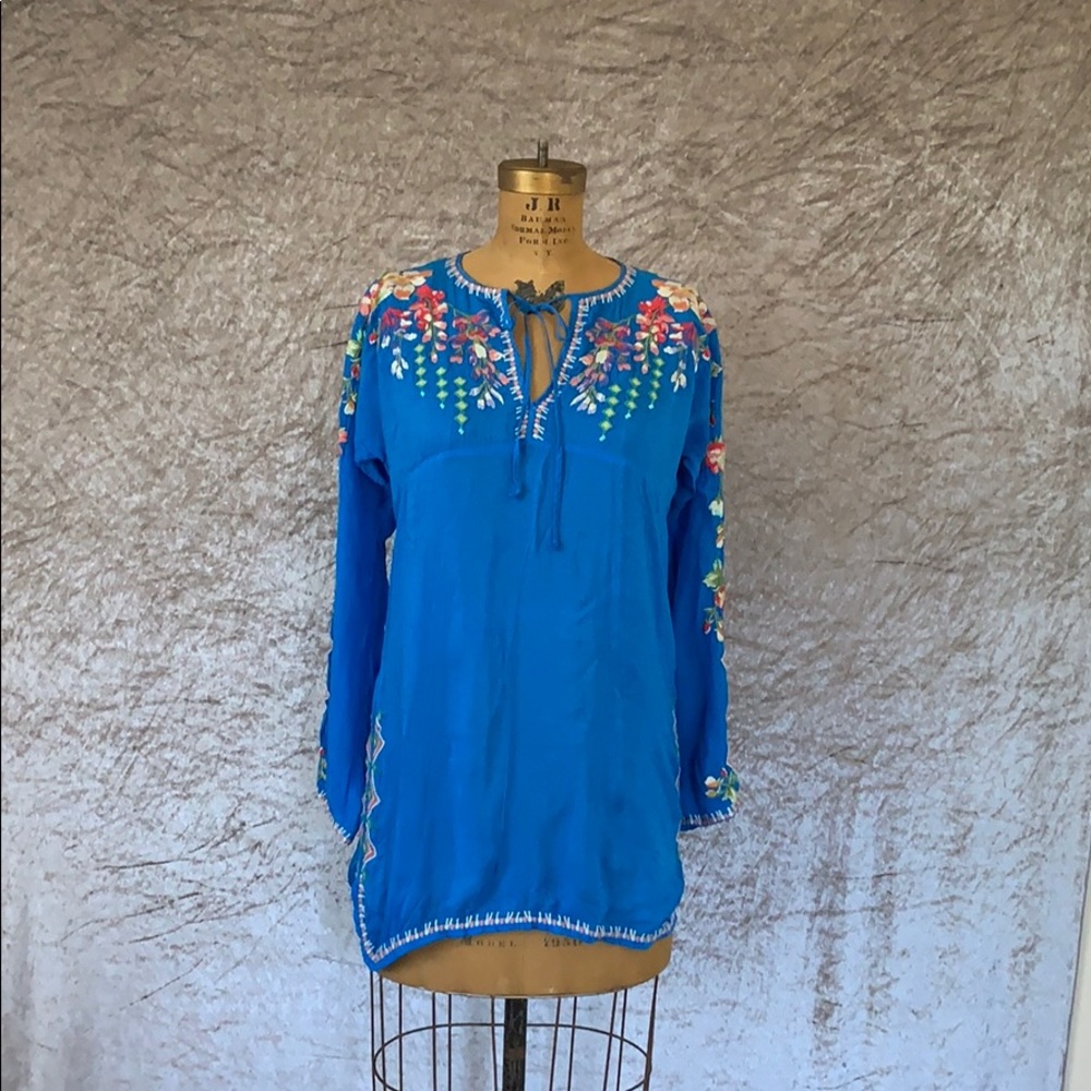 Johnny Was blue embroidered blouse size xs